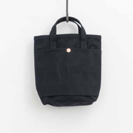 holk|tote ① by this is a(n) 044(black)