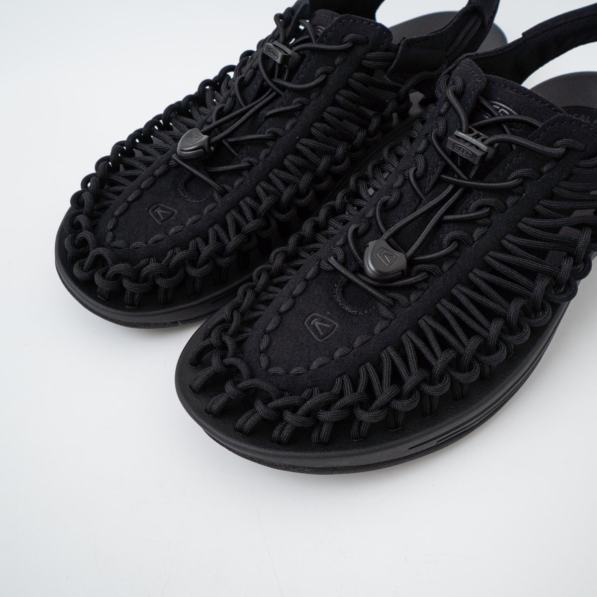 KEEN UNEEK – 履いたらもう手放せない！最高の一足