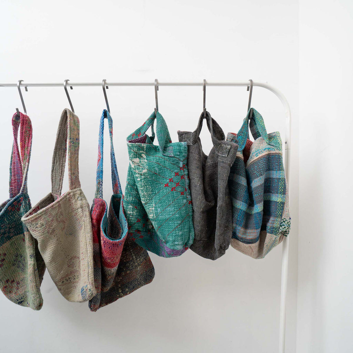 全て一点モノ。Kantha（カンタ）のバッグが数量限定で再入荷！