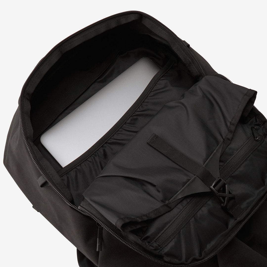 GOLDWIN/　Vapor Trail Pack 16