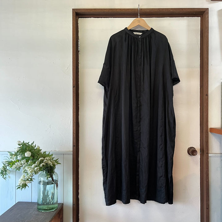 atelier naruse /WOMEN　2025｜linen wide gather one-piece / black na-t03100_C