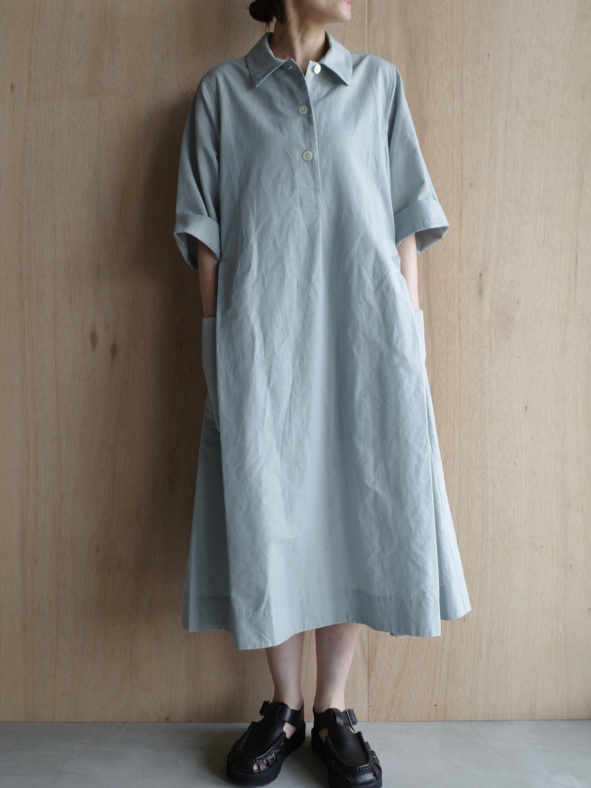 MARGARET HOWELL｜WOMEN　COTTON RAMIE CHAMBRAY DRESS