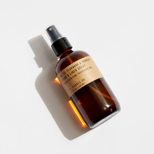 P.F.Candle Co.｜ROOM & LINEN SPRAY（NO.04 TEAKWOOD&TOBACCO）