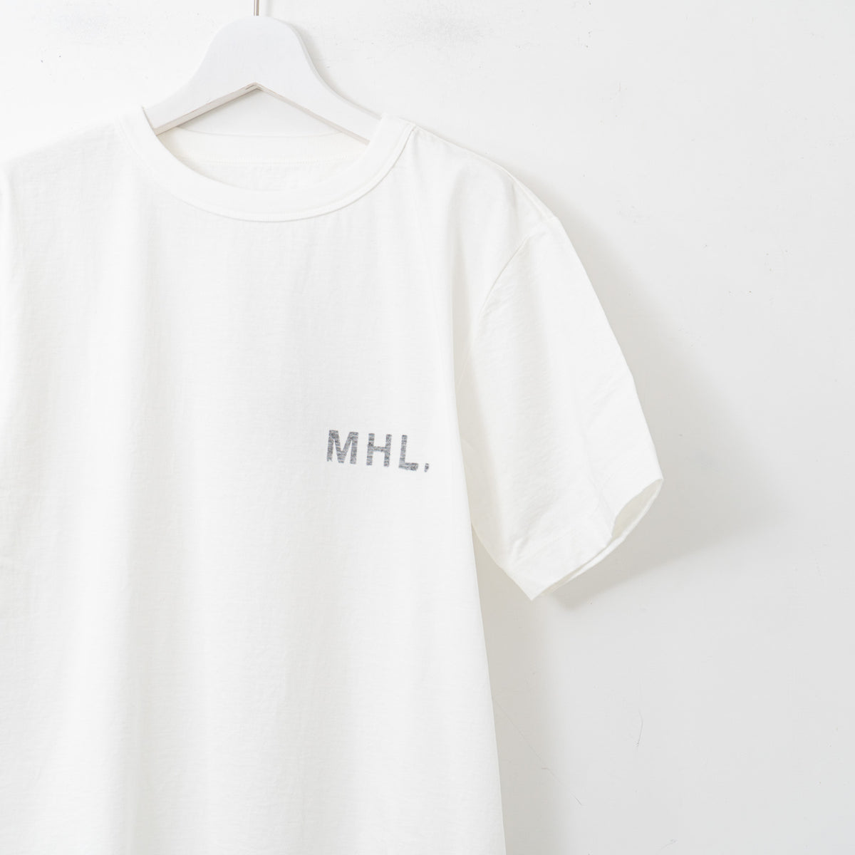 MHL.｜UNISEX　FADED PRINTED COTTON JERSEY 5965166515-suomi（030.white）