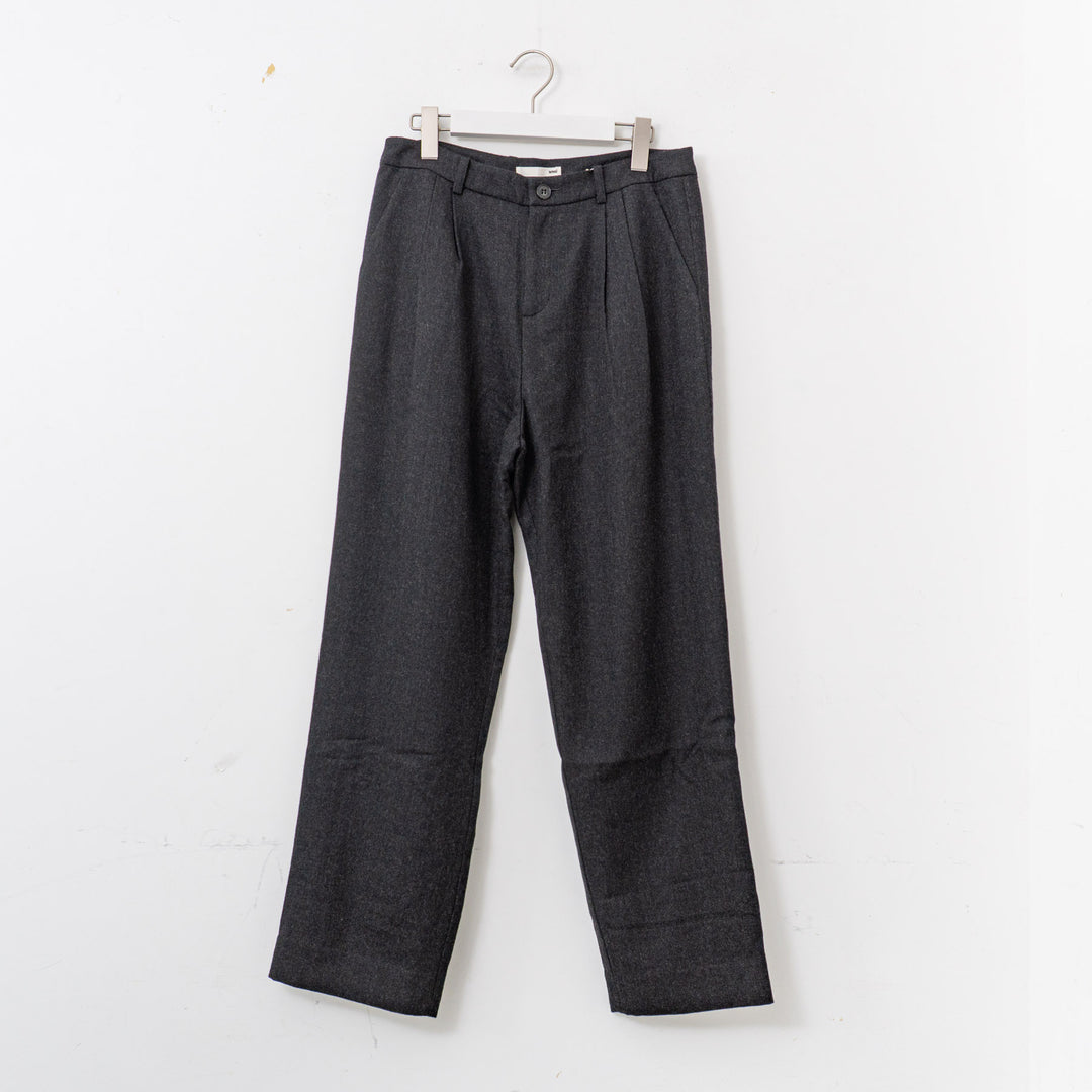 evam eva/　wool tuck pants E223T153