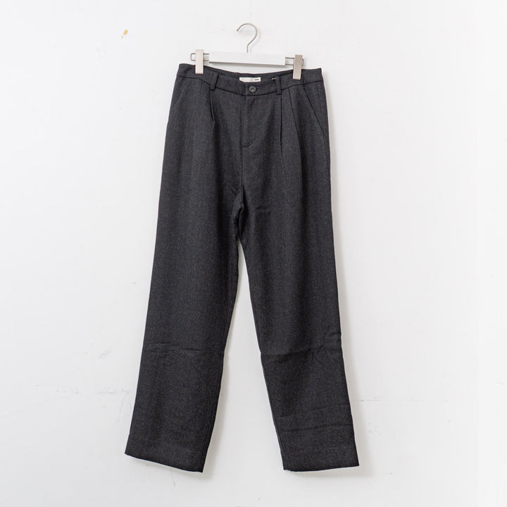evam eva/　wool tuck pants E223T153