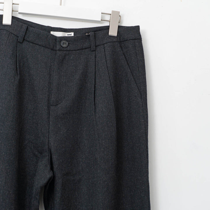 evam eva/　wool tuck pants E223T153