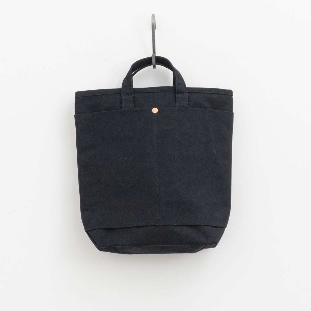 holk｜tote ② by this is a(n) 045（black）