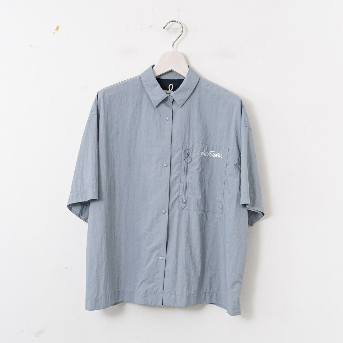 WILD THINGS｜UNISEX　BEACH SHIRT（ICE BLUE）