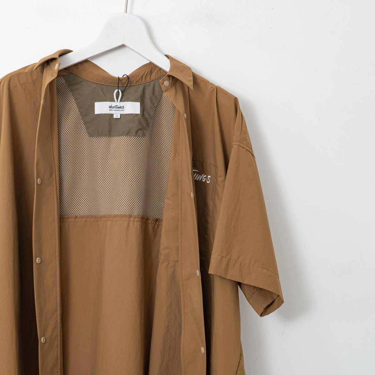 WILD THINGS｜UNISEX　BEACH SHIRT