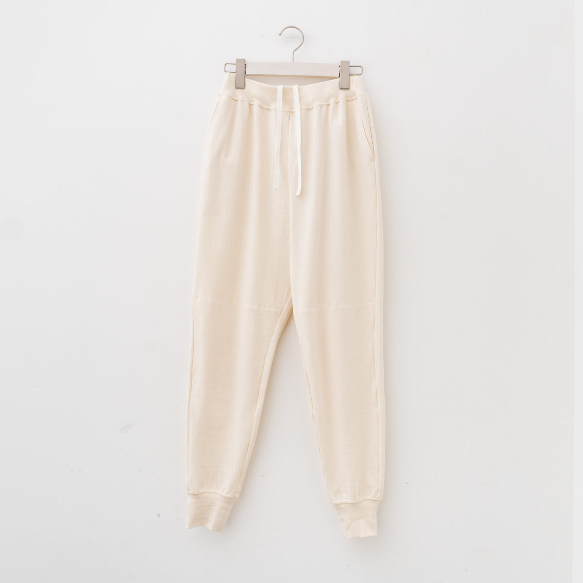 ゴーシュ｜吊ループライト天竺 ジョガーパンツ　G241-T043（LIGHT BEIGE）