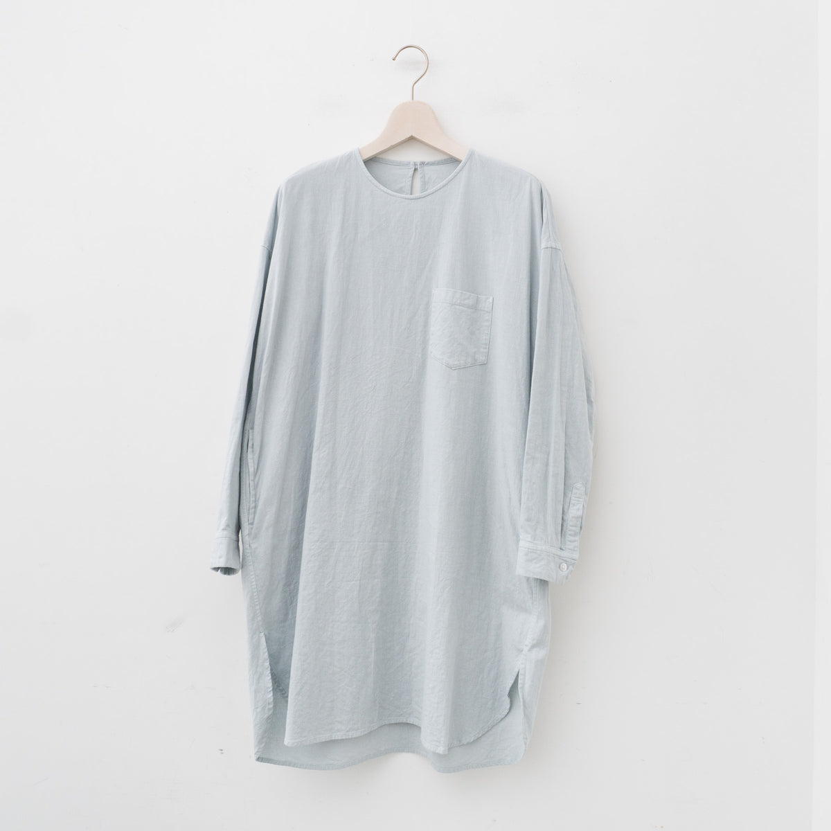 ゴーシュ｜コットンリネンライトキャンバス ノーカラーロングプルオーバー G241-B013（GRAY BLUE）