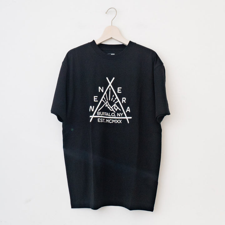NEW ERA/MEN　SS USコットン Tシャツ Triangle Sunrise Logo - haus-netstore