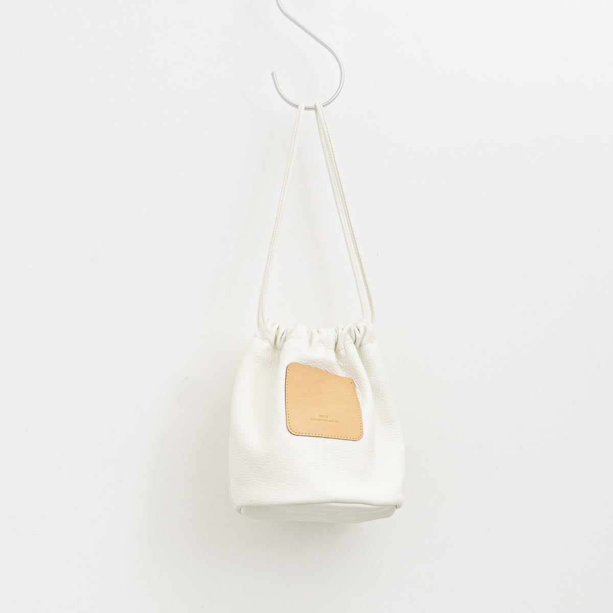SCYE BASICS｜UNISEX　SOFT LEATHER DRAWSTRING BAG 3325-13366（05.ホワイト）