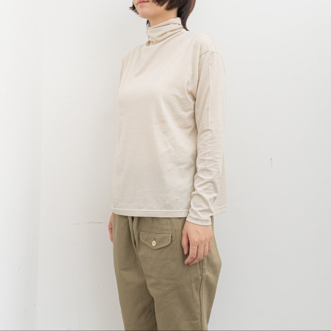 evam eva/　cut&sew turtleneck E253C028