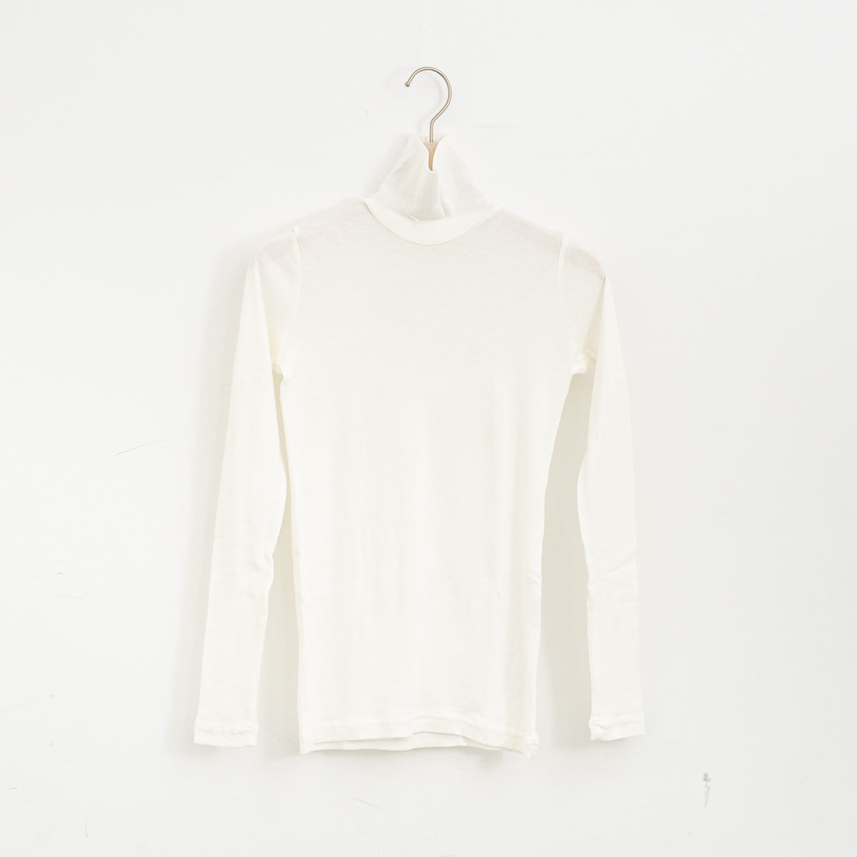 ゴーシュ｜スーピマカシミアフライスタートルネック G254-T046（white）
