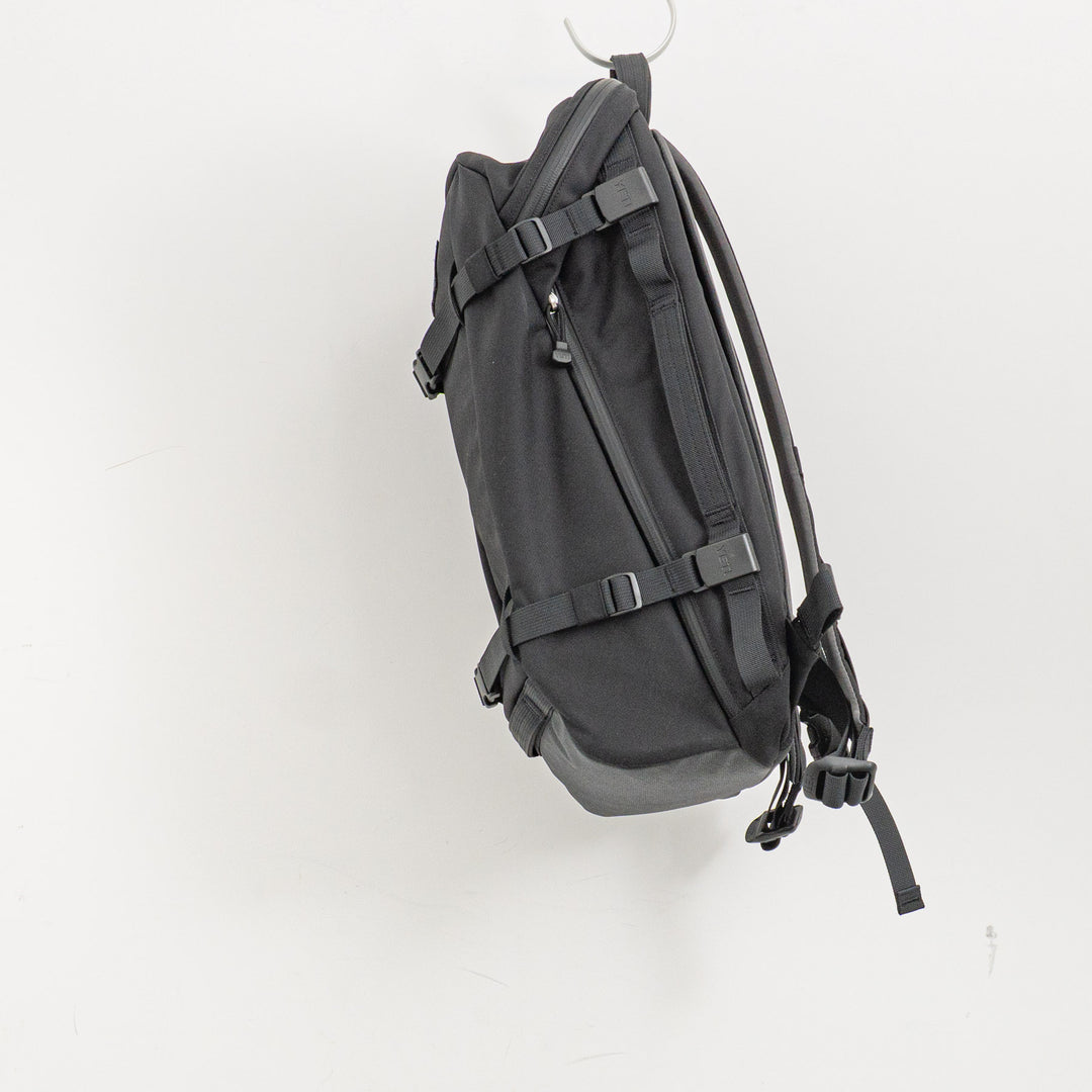 YETI/　CROSSROADS BACKPACK 22L
