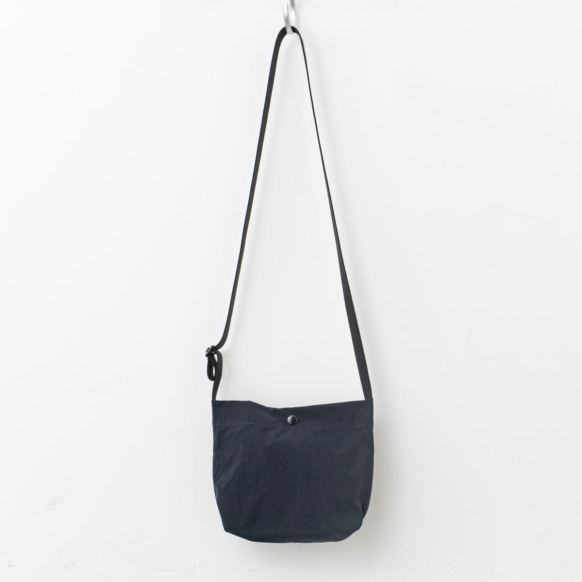 MHL.｜WORN NYLON CANVAS 595-4271502（121/DARK NAVY）