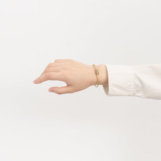 _Fot｜round wire bangle _ coil brass