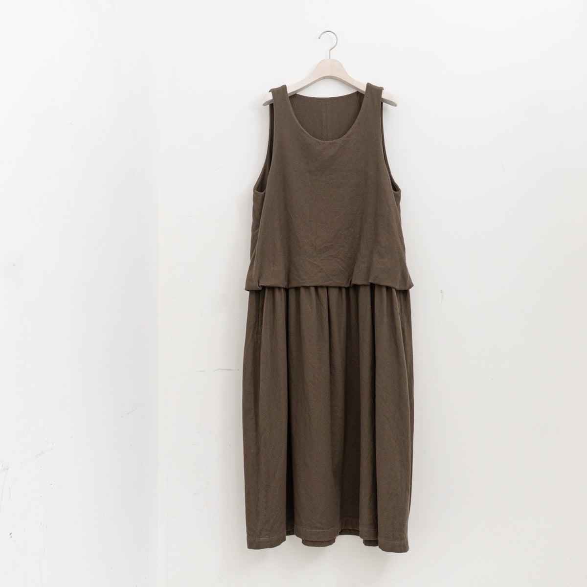 ゴーシュ｜コットンドビー スリーブレスワンピース G254-E018（khaki）