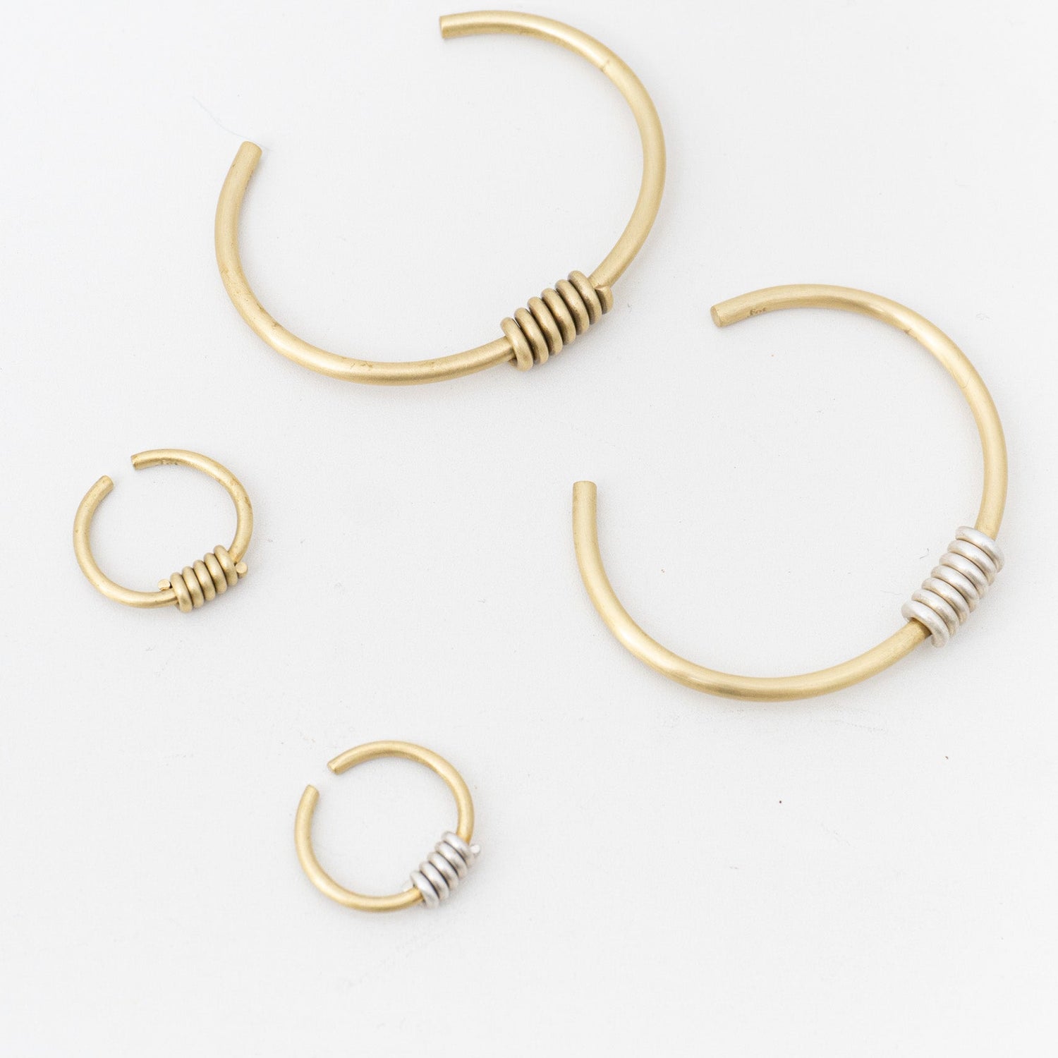 _Fot｜round wire ring _ coil brass