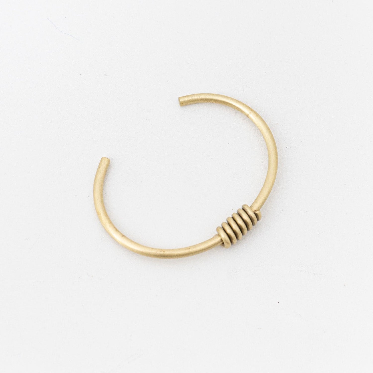 _Fot｜round wire bangle _ coil brass