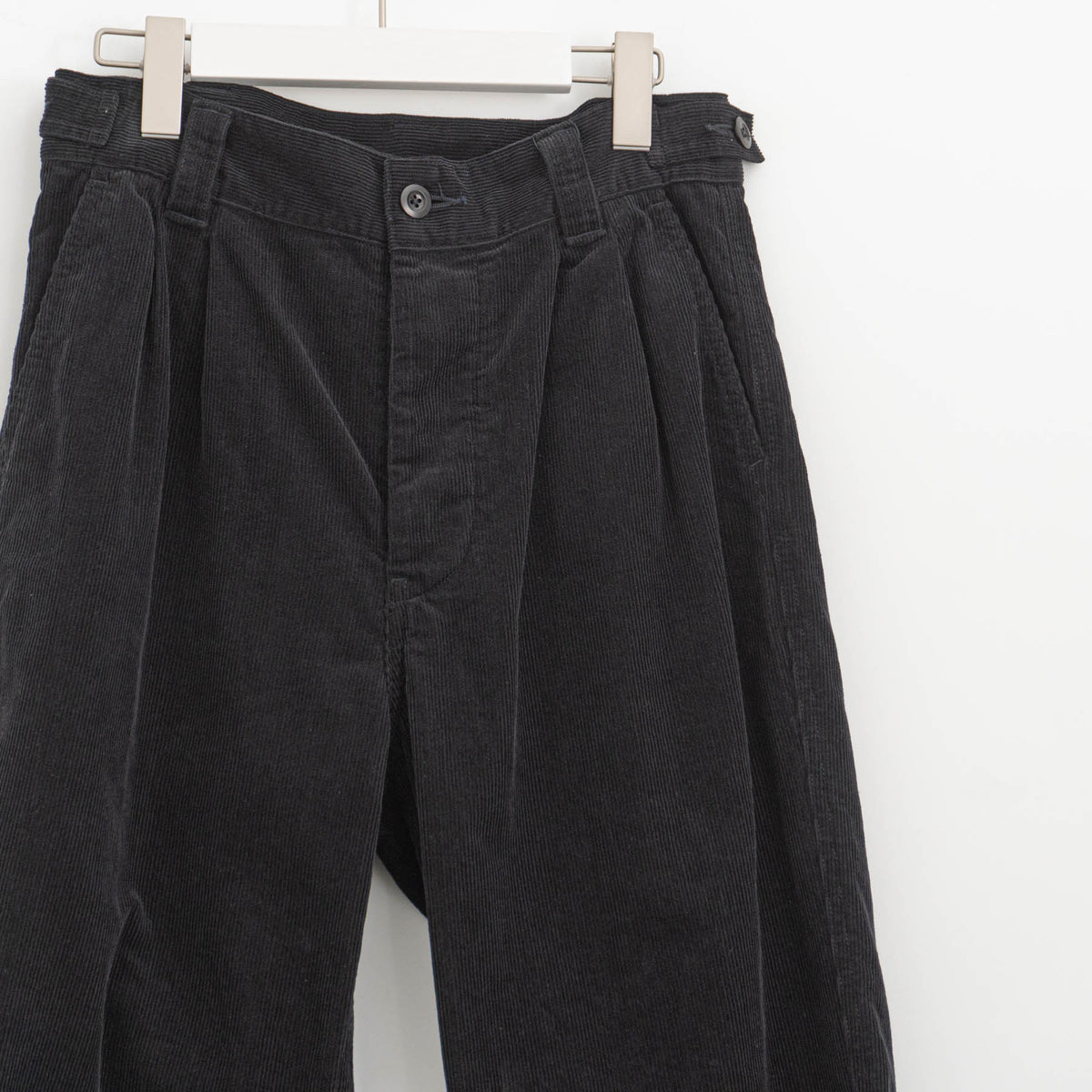 MHL.｜WOMEN　DRY COTTON NEEDLECORD TROUSERS　5955243204-suomi