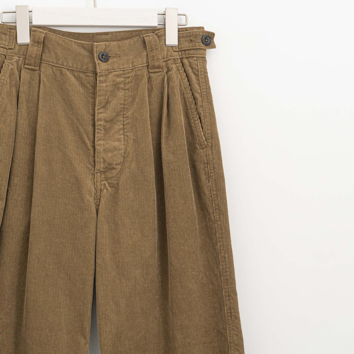 MHL.｜WOMEN　DRY COTTON NEEDLECORD TROUSERS　5955243204-suomi