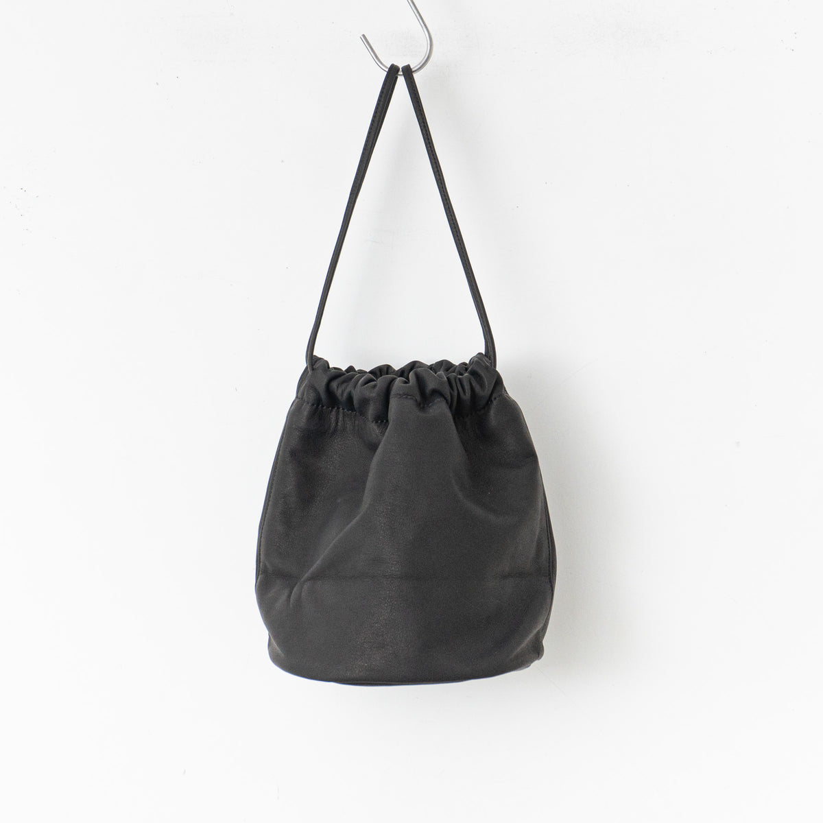 SCYE BASICS｜UNISEX　SOFT LEATHER DRAWSTRING BAG 332413320,3325-11320