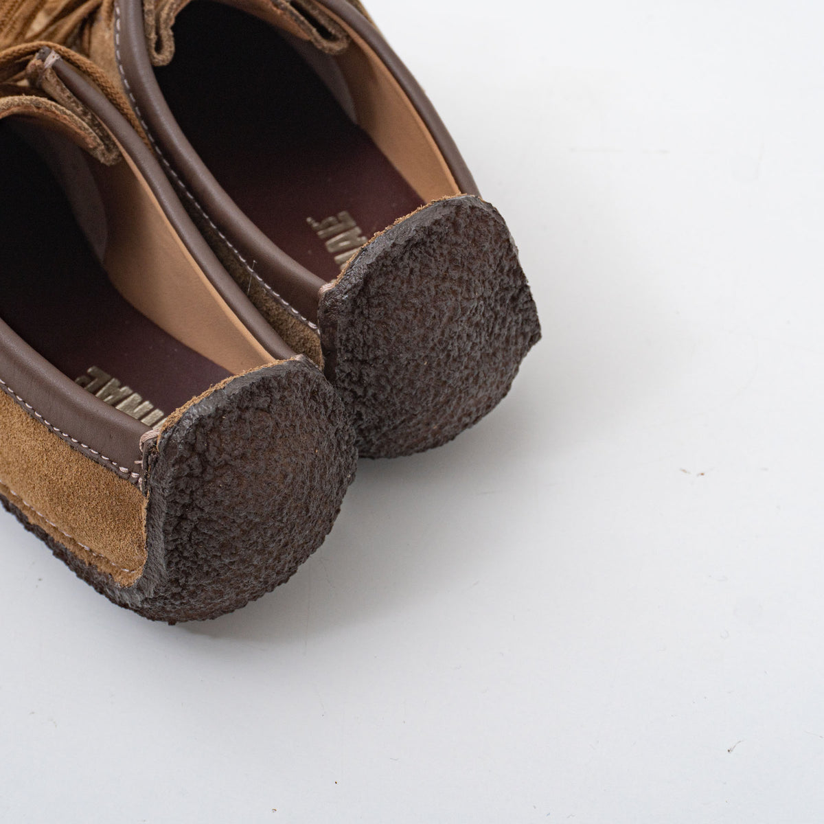 CLARKS ORIGINALS｜WOMEN　Natalie Oakwood Suede-suomi