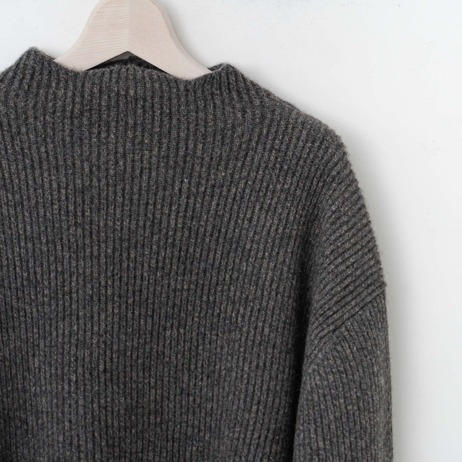nonnotte｜MEN　Triangke Turtle Neck Pullover Wool Yak Knit N-24A-042