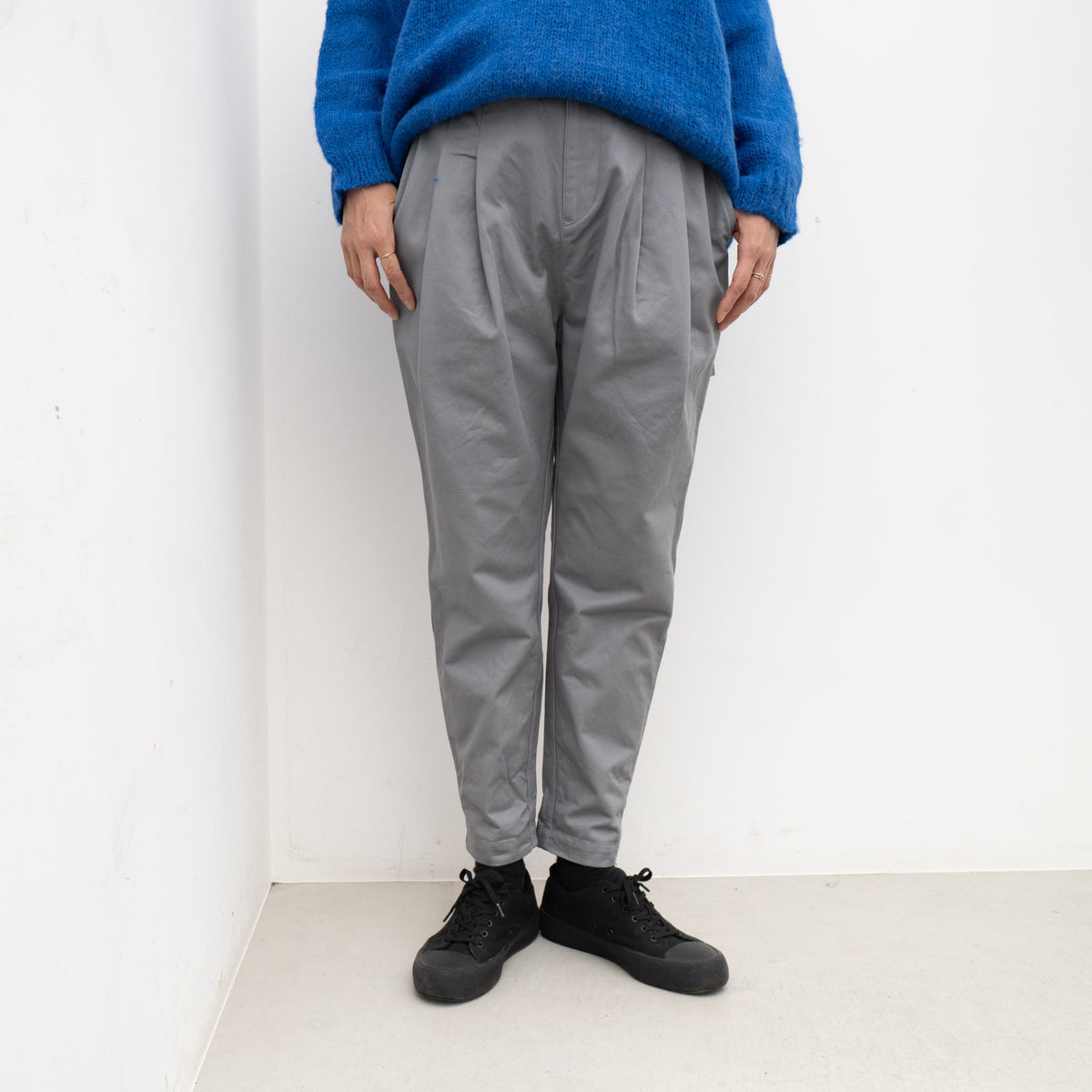ゴーシュ｜23AW　カツラギタックテーパードパンツ G234-P024