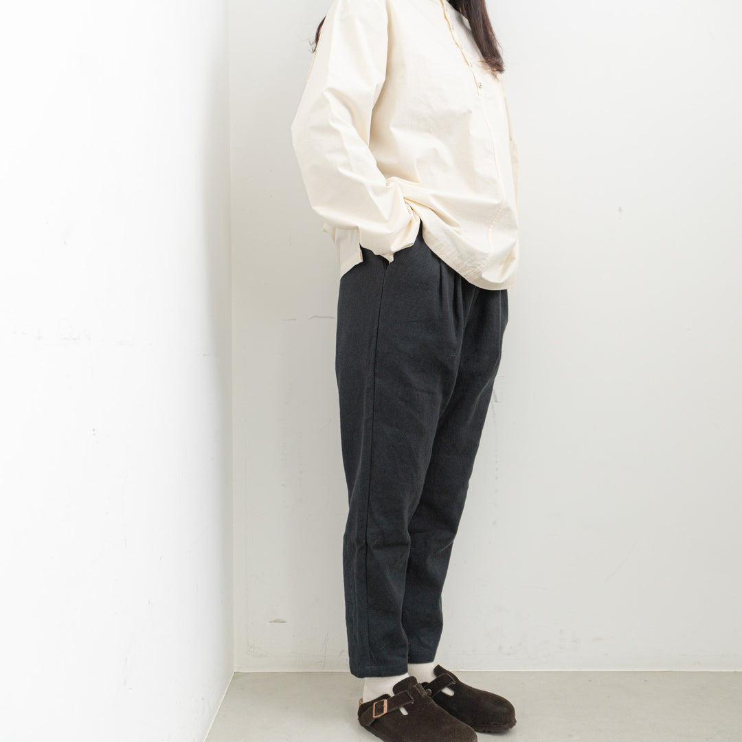 evam eva/　linen cotton tuck pants E241T026