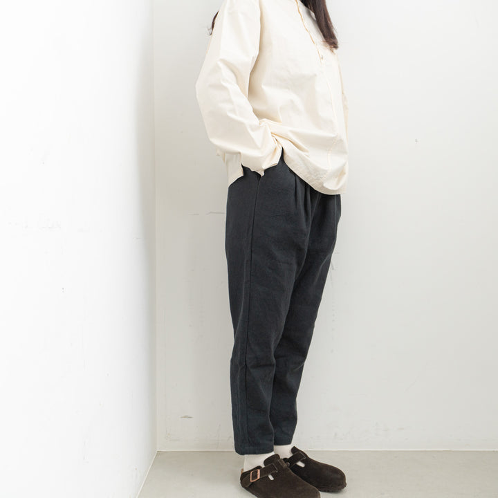 evam eva/　linen cotton tuck pants E241T026
