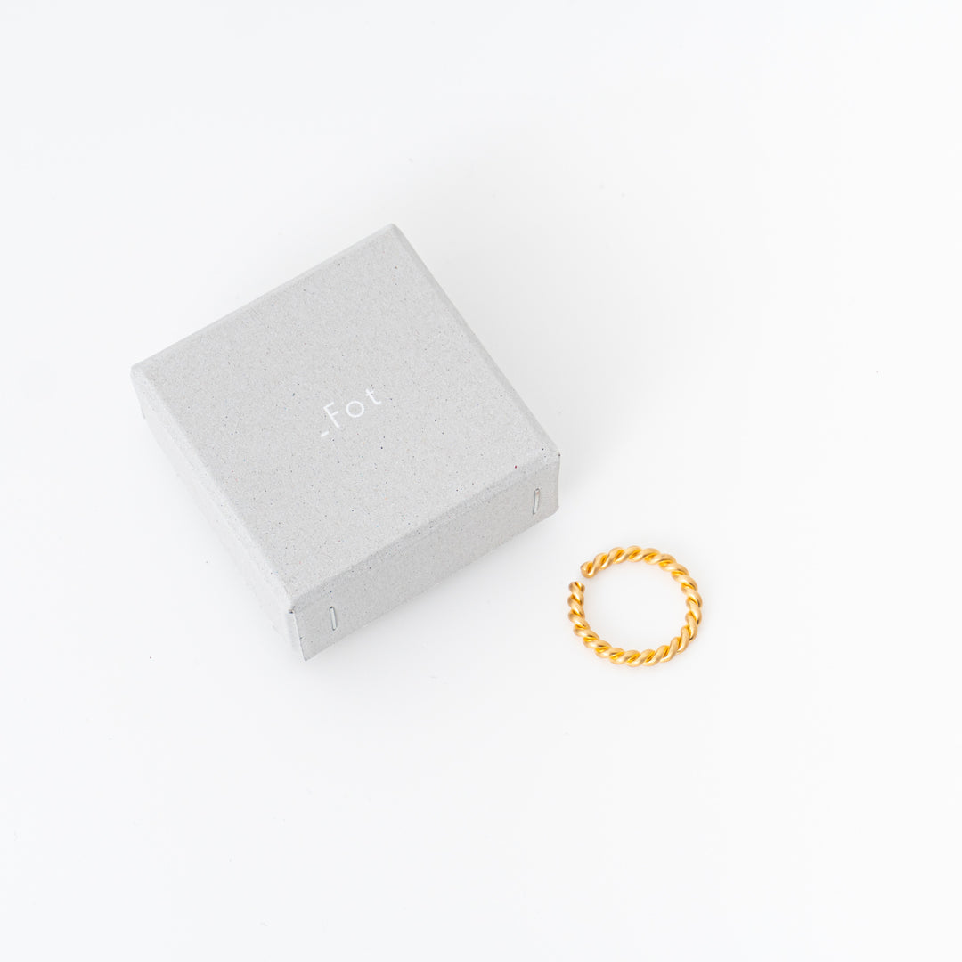 _Fot/　twist form cuff  circle col.gold