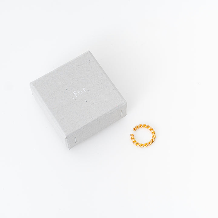 _Fot/　twist form cuff  circle col.gold