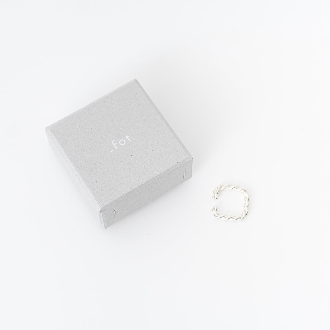 _Fot/　twist form cuff square col.silver