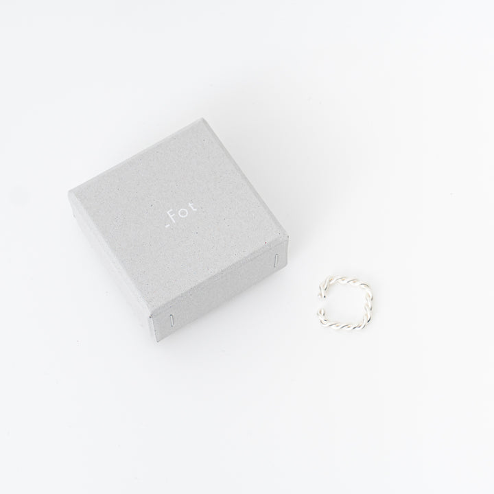 _Fot/　twist form cuff square col.silver