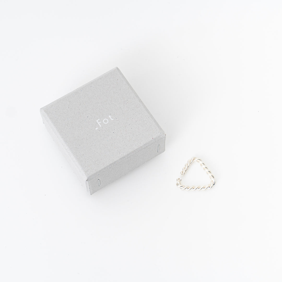 _Fot/　twist form cuff triangle col.silver