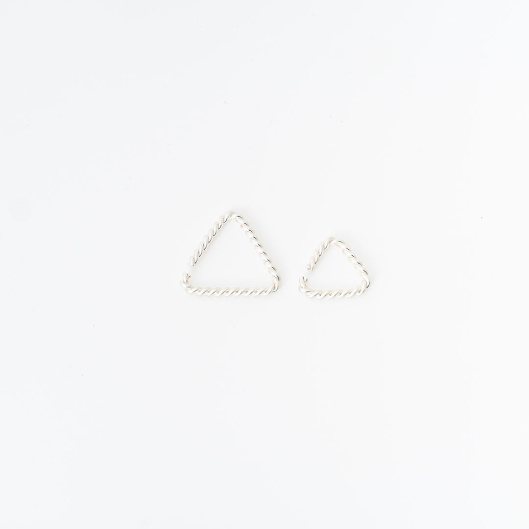 _Fot/　twist form cuff triangle col.silver