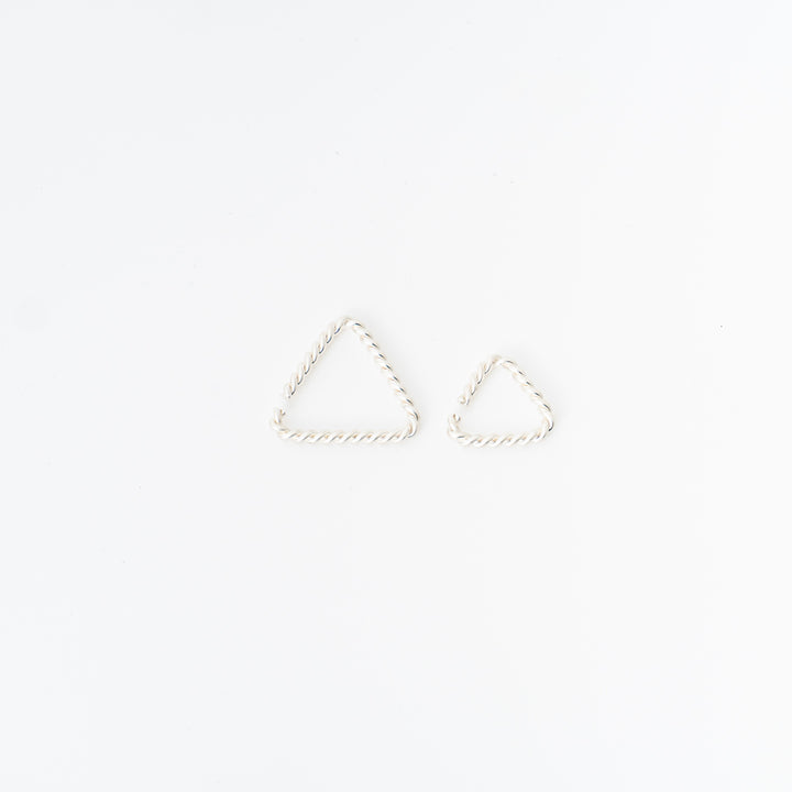 _Fot/　twist form cuff triangle col.silver