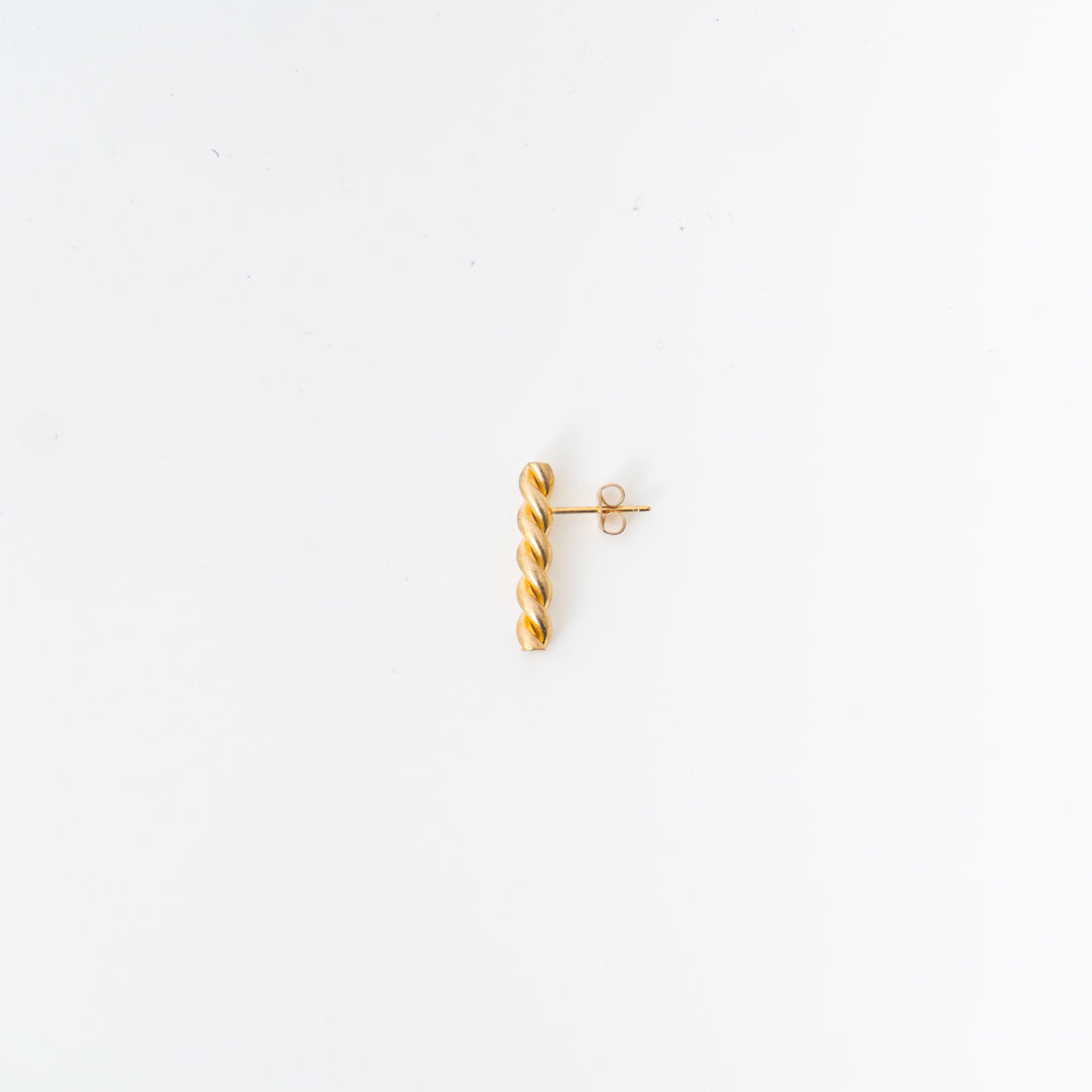 _Fot/　twist form cuff earring (Piercedearring)