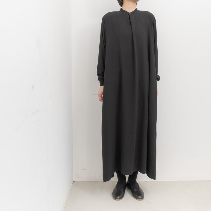 ゴーシュ /　バックサテンブラックワンピース G261-E022