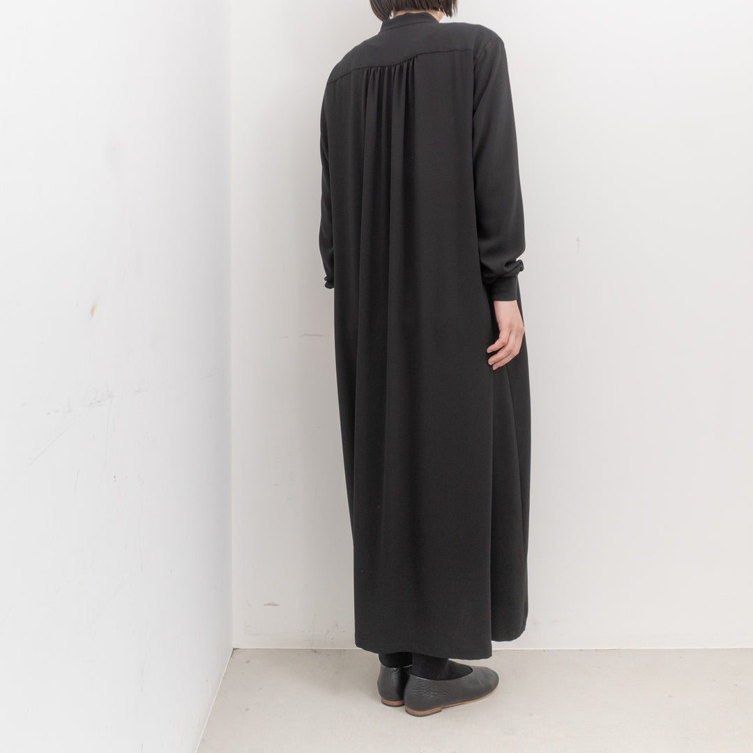 ゴーシュ /　バックサテンブラックワンピース G261-E022