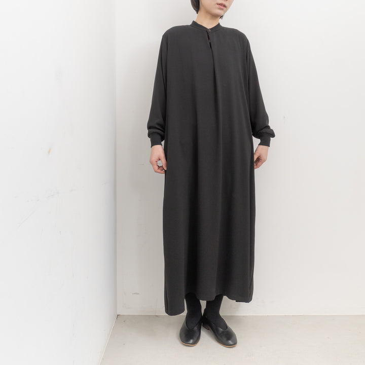 ゴーシュ /　バックサテンブラックワンピース G261-E022