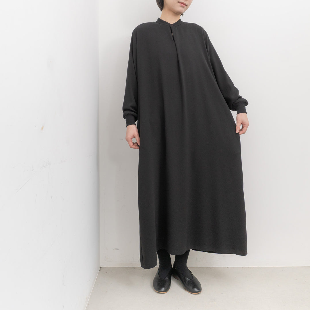 ゴーシュ /　バックサテンブラックワンピース G261-E022