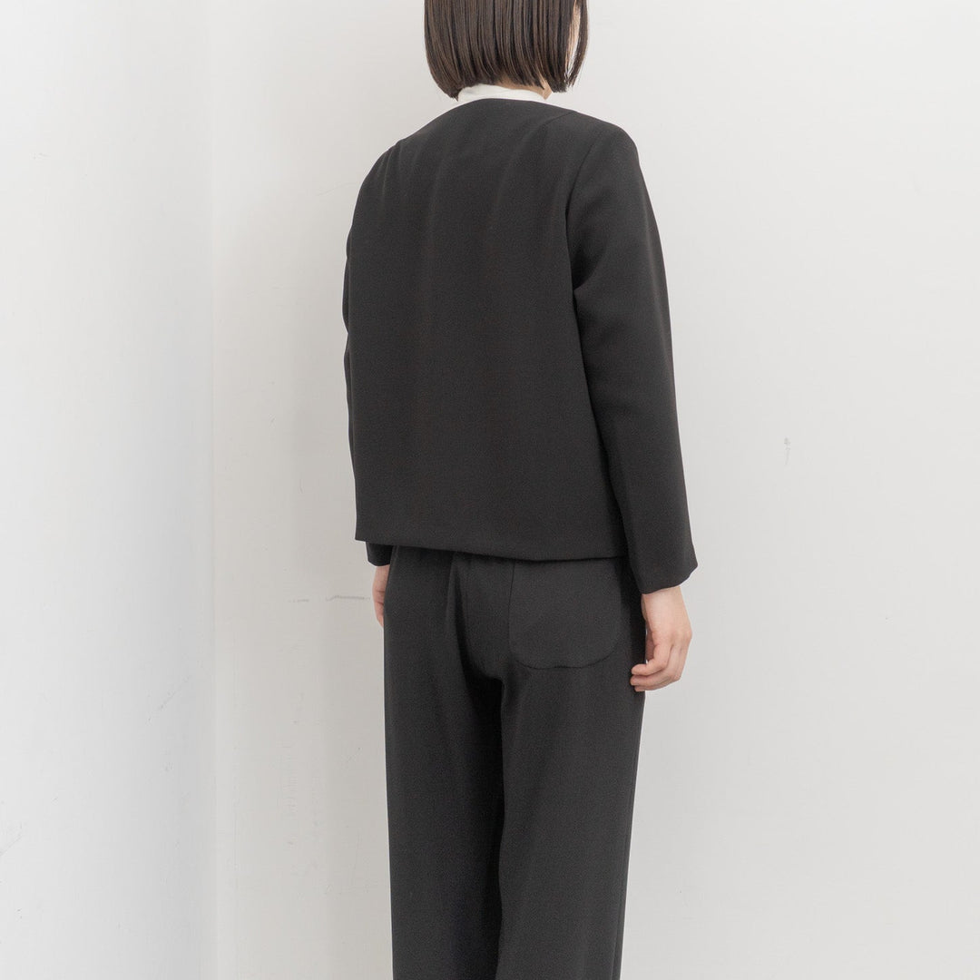 ゴーシュ /　ストレッチブラック 丸首ジャケット G261-J013