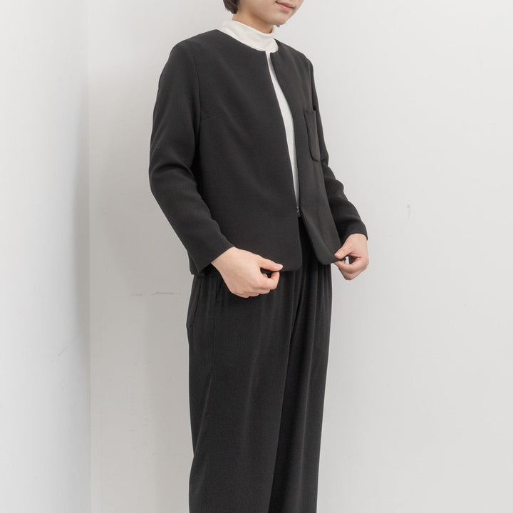 ゴーシュ /　ストレッチブラック 丸首ジャケット G261-J013