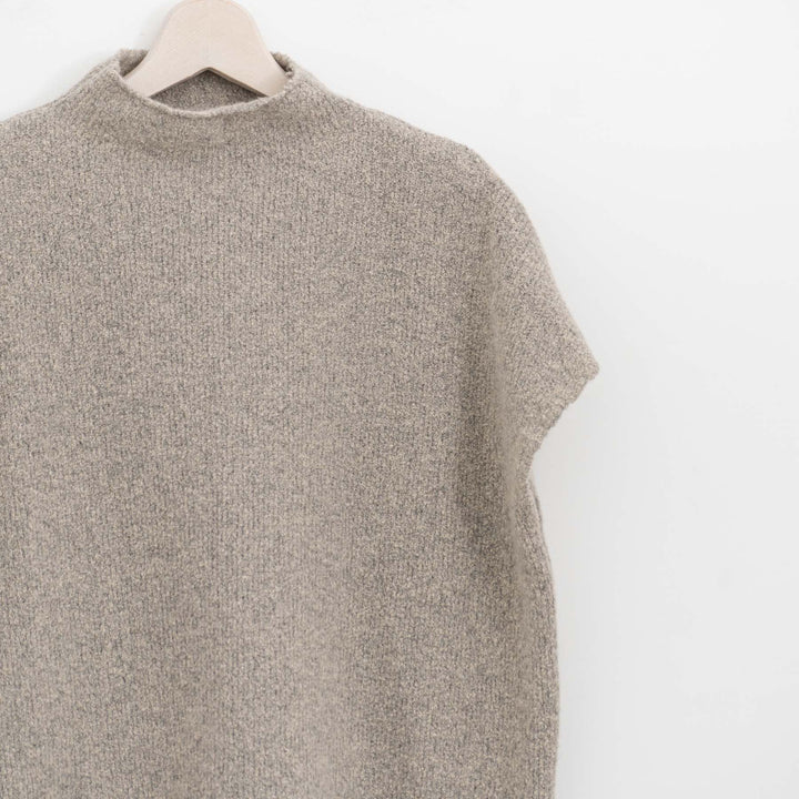 evam eva/　boucle yarn vest E253K214