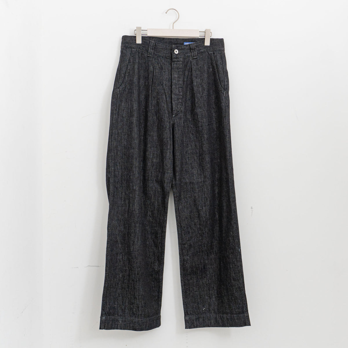 MHL.｜MEN　CANTON BLACK LIGHT DENIM TROUSERS 596-6140204-suomi